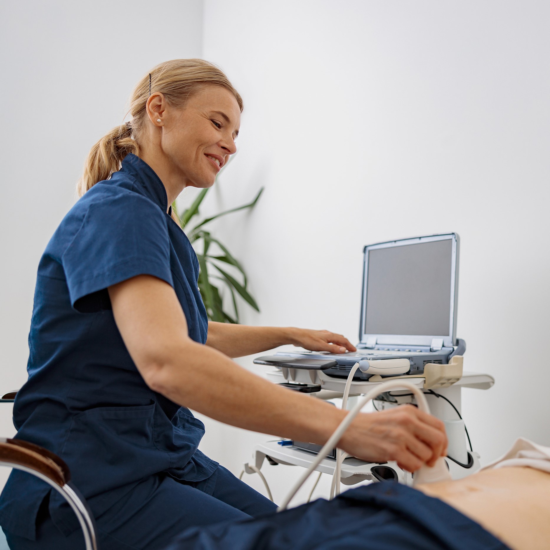 Free Ultrasounds A woman getting a free ultrasound in Bedford, Indiana
